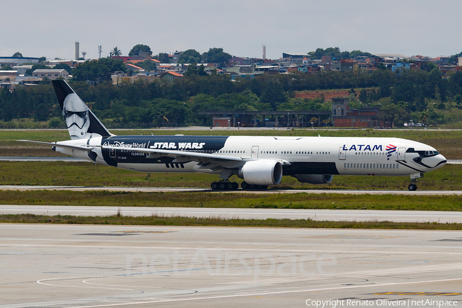 LATAM Airlines Brasil Boeing 777-32W(ER) (PT-MUA) | Photo 359633