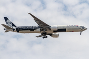 LATAM Airlines Brasil Boeing 777-32W(ER) (PT-MUA) at  Sao Paulo - Guarulhos - Andre Franco Montoro (Cumbica), Brazil