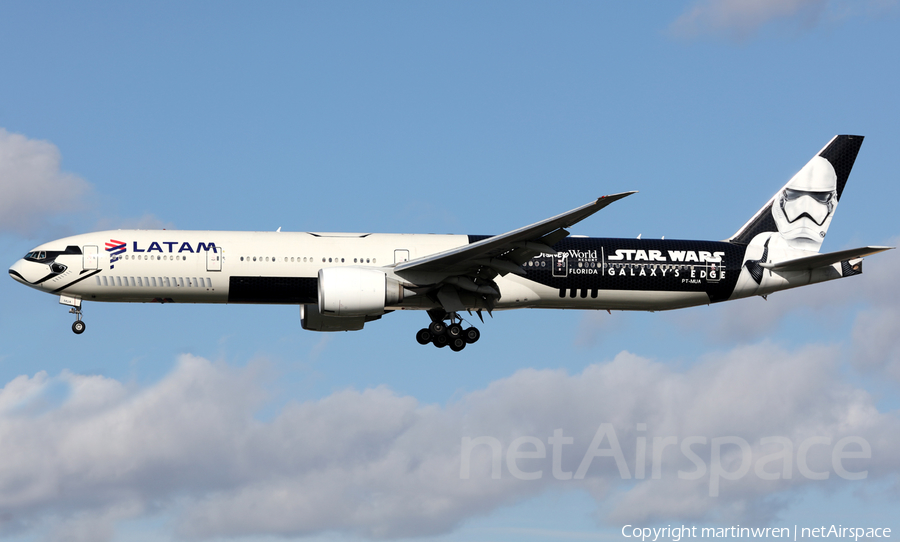 LATAM Airlines Brasil Boeing 777-32W(ER) (PT-MUA) | Photo 375619