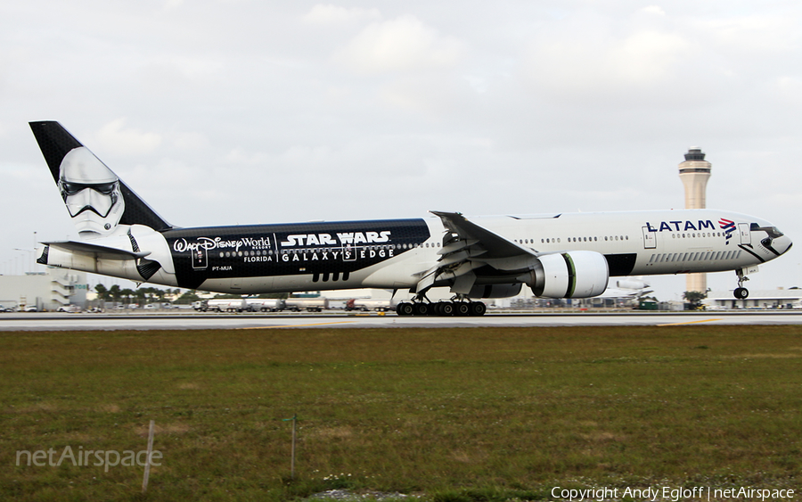 LATAM Airlines Brasil Boeing 777-32W(ER) (PT-MUA) | Photo 368672