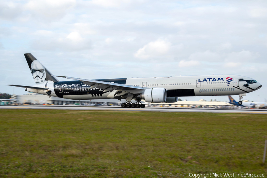 LATAM Airlines Brasil Boeing 777-32W(ER) (PT-MUA) | Photo 378834