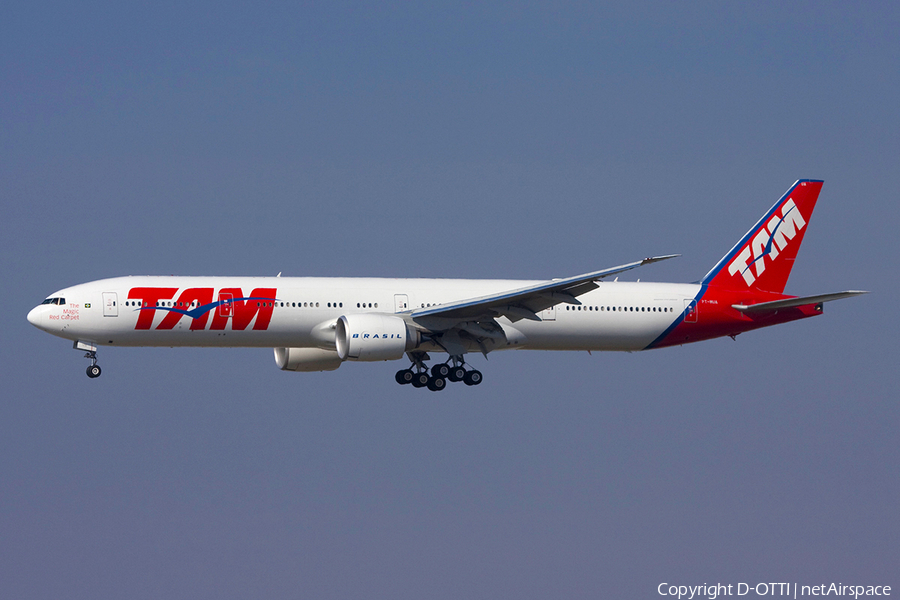 TAM Brazilian Airlines Boeing 777-32W(ER) (PT-MUA) | Photo 272482