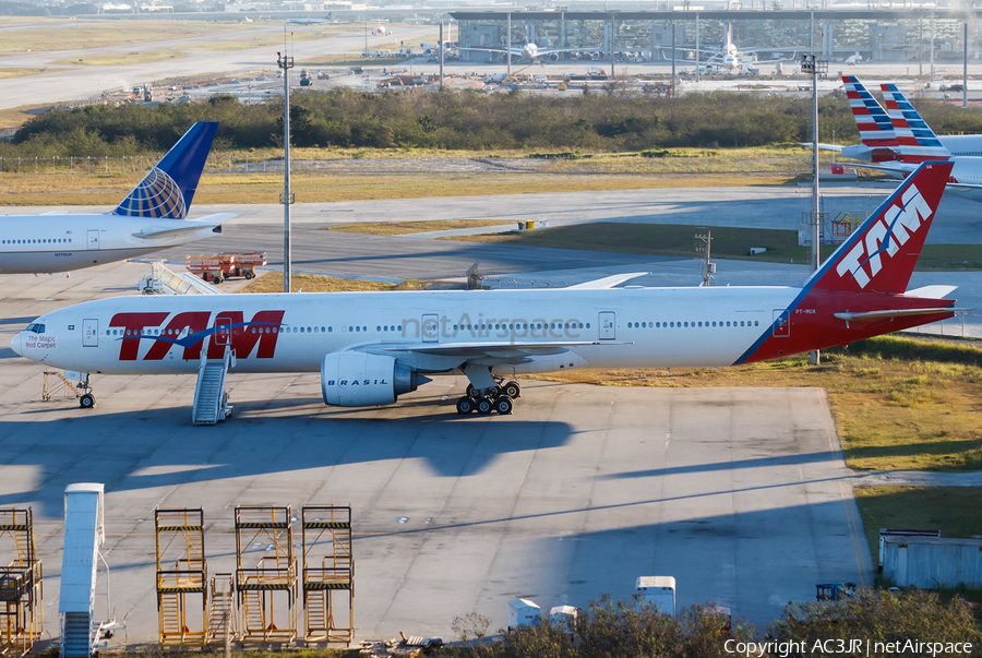 TAM Brazilian Airlines Boeing 777-32W(ER) (PT-MUA) | Photo 339533