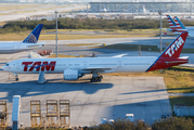 TAM Brazilian Airlines Boeing 777-32W(ER) (PT-MUA) at  Sao Paulo - Guarulhos - Andre Franco Montoro (Cumbica), Brazil