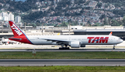 TAM Brazilian Airlines Boeing 777-32W(ER) (PT-MUA) at  Sao Paulo - Guarulhos - Andre Franco Montoro (Cumbica), Brazil