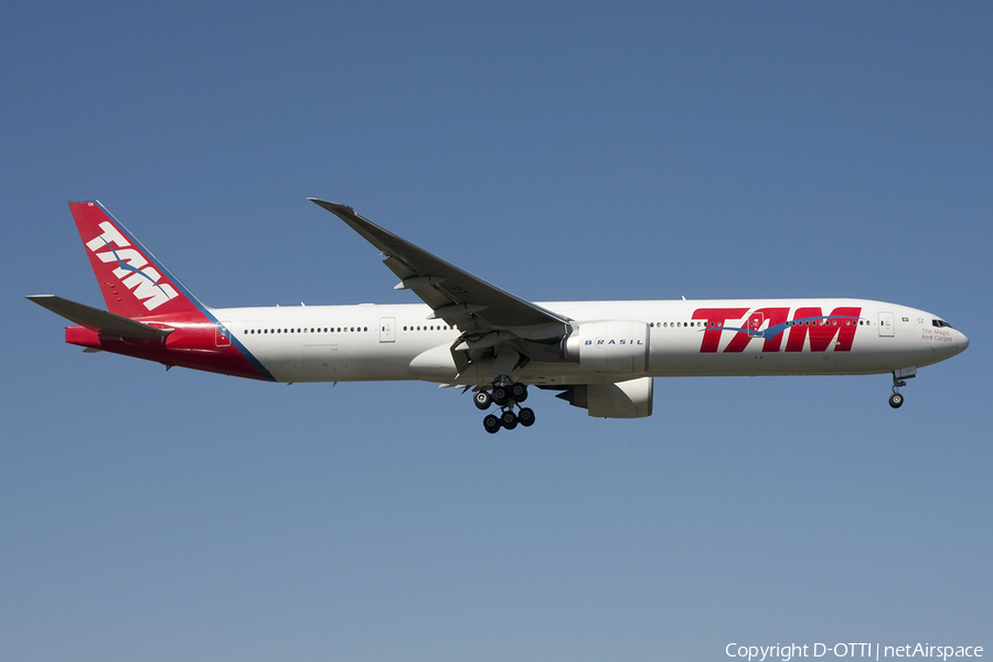 TAM Brazilian Airlines Boeing 777-32W(ER) (PT-MUA) | Photo 405662