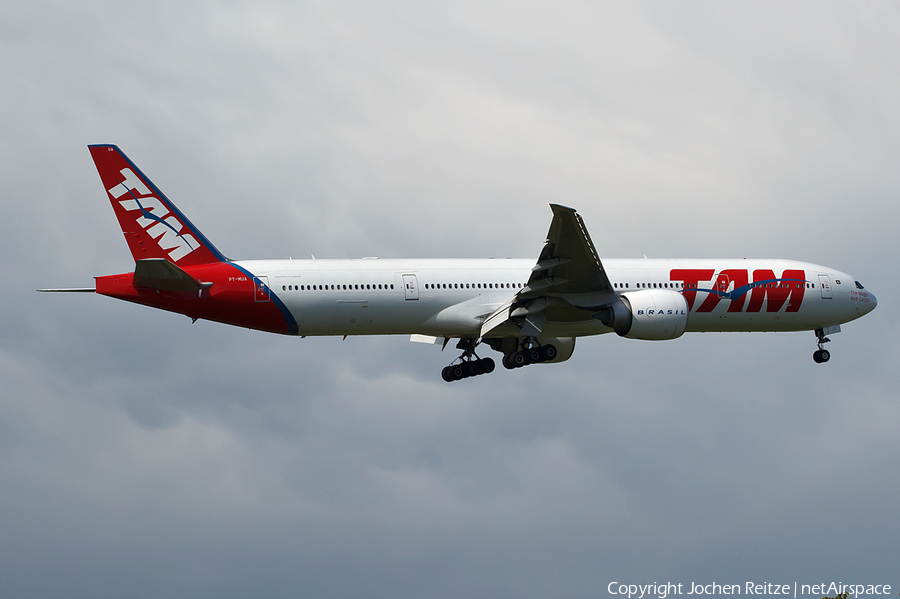 TAM Brazilian Airlines Boeing 777-32W(ER) (PT-MUA) | Photo 52630