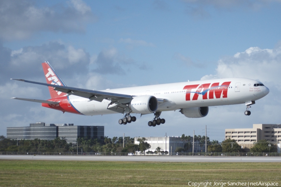 TAM Brazilian Airlines Boeing 777-32W(ER) (PT-MUA) | Photo 15467
