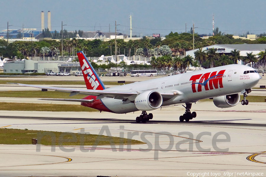 TAM Brazilian Airlines Boeing 777-32W(ER) (PT-MUA) | Photo 72117