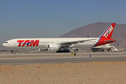 TAM Brazilian Airlines Boeing 777-32W(ER) (PT-MUA) at  Santiago - Comodoro Arturo Merino Benitez International, Chile