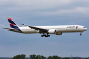 LATAM Airlines Brasil Boeing 777-32W(ER) (PT-MUB) at  London - Heathrow, United Kingdom