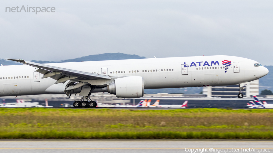 TAM Brazilian Airlines Boeing 777-32W(ER) (PT-MUB) | Photo 363439