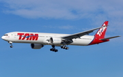 TAM Brazilian Airlines Boeing 777-32W(ER) (PT-MUB) at  London - Heathrow, United Kingdom
