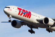 TAM Brazilian Airlines Boeing 777-32W(ER) (PT-MUB) at  London - Heathrow, United Kingdom