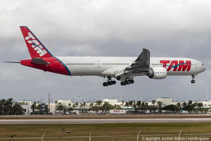 TAM Brazilian Airlines Boeing 777-32W(ER) (PT-MUB) | Photo 253183