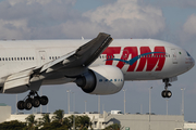 TAM Brazilian Airlines Boeing 777-32W(ER) (PT-MUB) at  Miami - International, United States