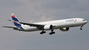 LATAM Airlines Brasil Boeing 777-32W(ER) (PT-MUC) at  London - Heathrow, United Kingdom