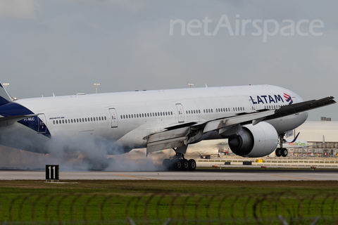 LATAM Airlines Brasil Boeing 777-32W(ER) (PT-MUC) at  Miami - International, United States