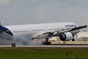 LATAM Airlines Brasil Boeing 777-32W(ER) (PT-MUC) at  Miami - International, United States