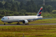 LATAM Airlines Brasil Boeing 777-32W(ER) (PT-MUC) at  Sao Paulo - Guarulhos - Andre Franco Montoro (Cumbica), Brazil