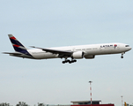 LATAM Airlines Brasil Boeing 777-32W(ER) (PT-MUC) at  Milan - Malpensa, Italy