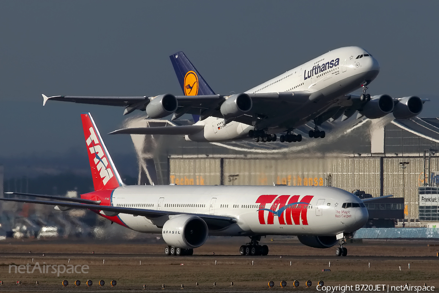 TAM Brazilian Airlines Boeing 777-32W(ER) (PT-MUC) | Photo 67488