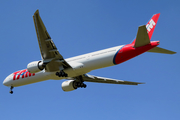 TAM Brazilian Airlines Boeing 777-32W(ER) (PT-MUC) at  Sao Paulo - Guarulhos - Andre Franco Montoro (Cumbica), Brazil