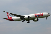 TAM Brazilian Airlines Boeing 777-32W(ER) (PT-MUC) at  London - Heathrow, United Kingdom