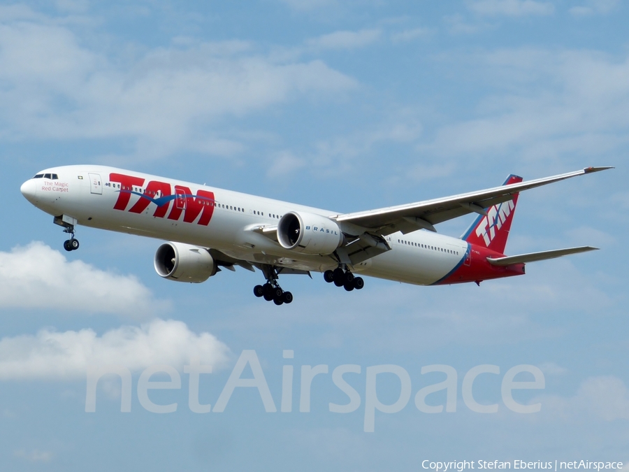 TAM Brazilian Airlines Boeing 777-32W(ER) (PT-MUC) | Photo 127873