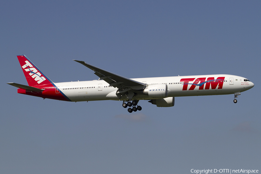 TAM Brazilian Airlines Boeing 777-32W(ER) (PT-MUC) | Photo 348472