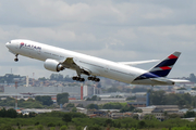 LATAM Airlines Brasil Boeing 777-32W(ER) (PT-MUD) at  Sao Paulo - Guarulhos - Andre Franco Montoro (Cumbica), Brazil