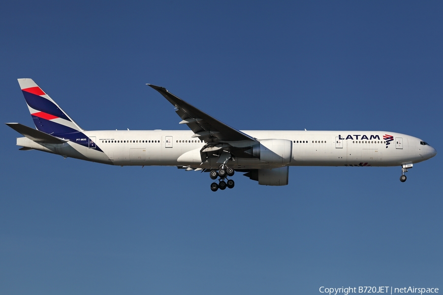 LATAM Airlines Brasil Boeing 777-32W(ER) (PT-MUD) | Photo 409893