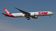 TAM Brazilian Airlines Boeing 777-32W(ER) (PT-MUD) at  Frankfurt am Main, Germany
