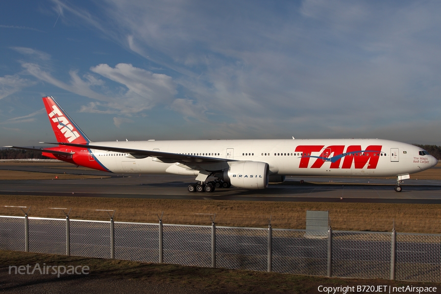 TAM Brazilian Airlines Boeing 777-32W(ER) (PT-MUD) | Photo 37219