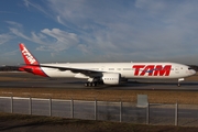 TAM Brazilian Airlines Boeing 777-32W(ER) (PT-MUD) at  Frankfurt am Main, Germany