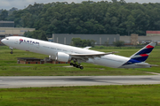 TAM Brazilian Airlines Boeing 777-32W(ER) (PT-MUD) at  Sao Paulo - Guarulhos - Andre Franco Montoro (Cumbica), Brazil