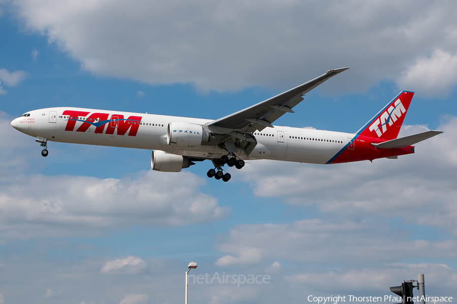 TAM Brazilian Airlines Boeing 777-32W(ER) (PT-MUD) | Photo 142549