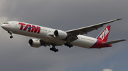 TAM Brazilian Airlines Boeing 777-32W(ER) (PT-MUD) at  London - Heathrow, United Kingdom