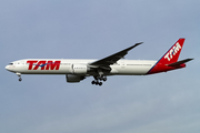 TAM Brazilian Airlines Boeing 777-32W(ER) (PT-MUD) at  London - Heathrow, United Kingdom