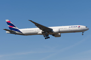 TAM Brazilian Airlines Boeing 777-32W(ER) (PT-MUE) at  Frankfurt am Main, Germany