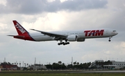TAM Brazilian Airlines Boeing 777-32W(ER) (PT-MUE) at  Miami - International, United States