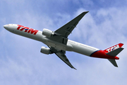 TAM Brazilian Airlines Boeing 777-32W(ER) (PT-MUE) at  Miami - International, United States