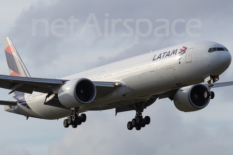 LATAM Airlines Brasil Boeing 777-32W(ER) (PT-MUF) at  Miami - International, United States