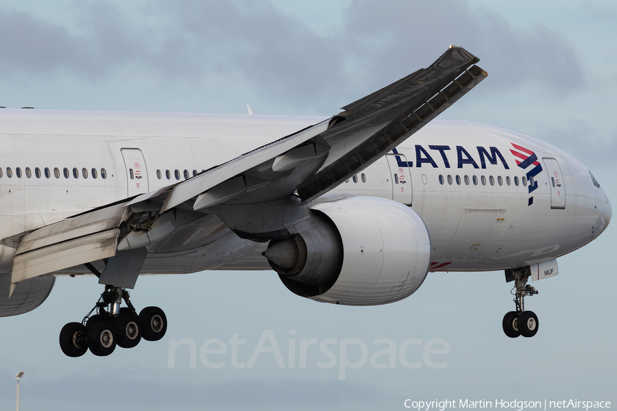 LATAM Airlines Brasil Boeing 777-32W(ER) (PT-MUF) | Photo 608931
