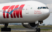 TAM Brazilian Airlines Boeing 777-32W(ER) (PT-MUF) at  Paris - Charles de Gaulle (Roissy), France