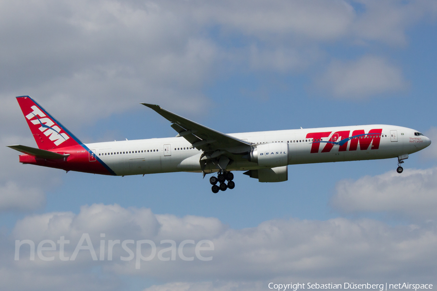 TAM Brazilian Airlines Boeing 777-32W(ER) (PT-MUF) | Photo 116643