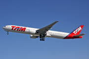 TAM Brazilian Airlines Boeing 777-32W(ER) (PT-MUF) at  Miami - International, United States