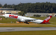 TAM Brazilian Airlines Boeing 777-32W(ER) (PT-MUG) at  Sao Paulo - Guarulhos - Andre Franco Montoro (Cumbica), Brazil