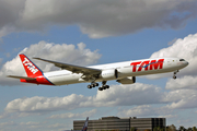TAM Brazilian Airlines Boeing 777-32W(ER) (PT-MUG) at  Miami - International, United States
