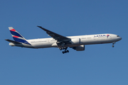 LATAM Airlines Brasil Boeing 777-32W(ER) (PT-MUH) at  Frankfurt am Main, Germany